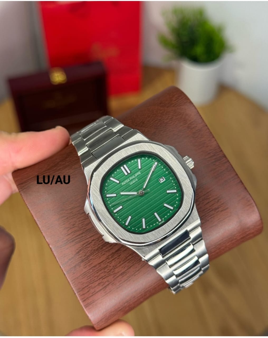 Patek Philippe – Mineral glass – Superlative Finish